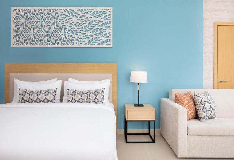 带大床的高级房间, Centara Mirage Beach Resort Dubai