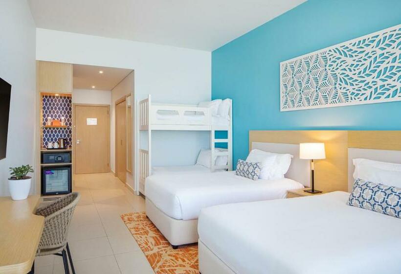 带双层床的家庭房间, Centara Mirage Beach Resort Dubai