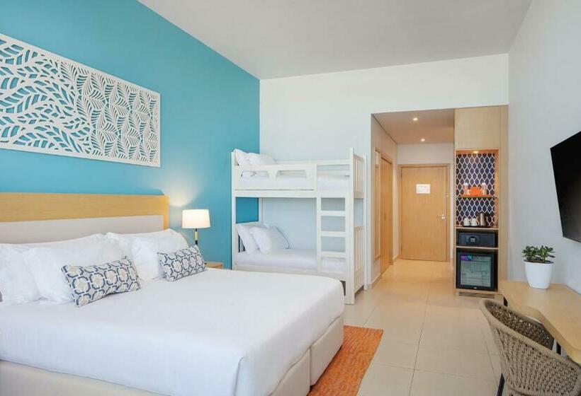 带双层床的家庭房间, Centara Mirage Beach Resort Dubai