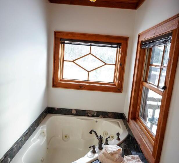1 Bedroom Apartment Lake View, Ampersand Bay Resort