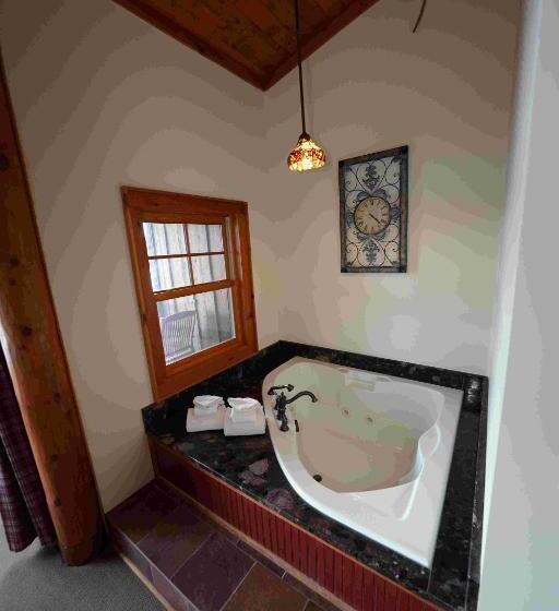 1 Bedroom Apartment Lake View, Ampersand Bay Resort