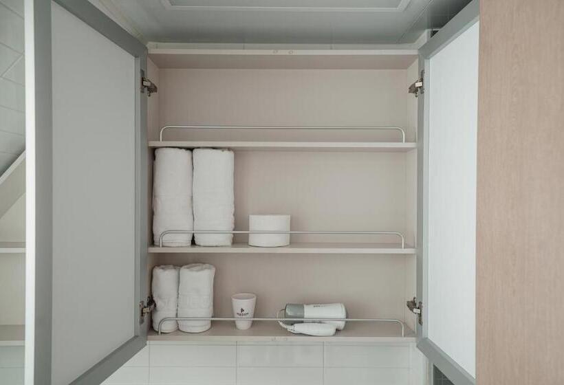 اتاق لوکس با چشم‌انداز دریا, Blue Ocean Residence