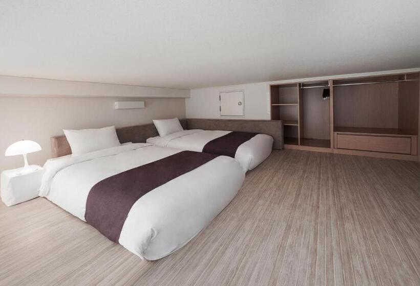 سوییت با چشم‌انداز دریا, Blue Ocean Residence