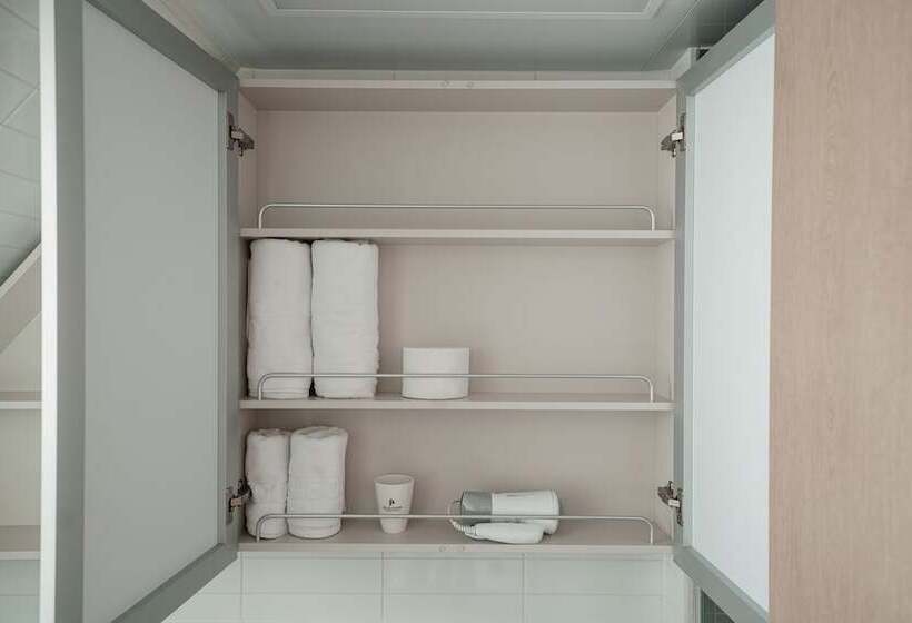 اتاق لوکس با چشم‌انداز دریا, Blue Ocean Residence