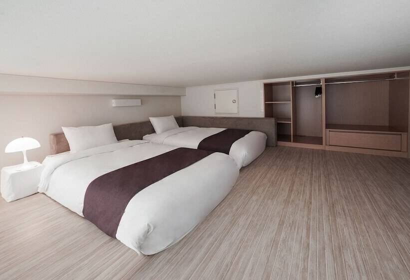 سوییت با چشم‌انداز دریا, Blue Ocean Residence