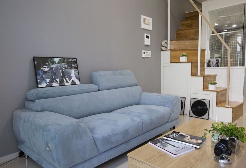اتاق لوکس با چشم‌انداز شهر, Blue Ocean Residence