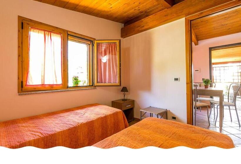 خانه 2 خوابه, Freedom Village