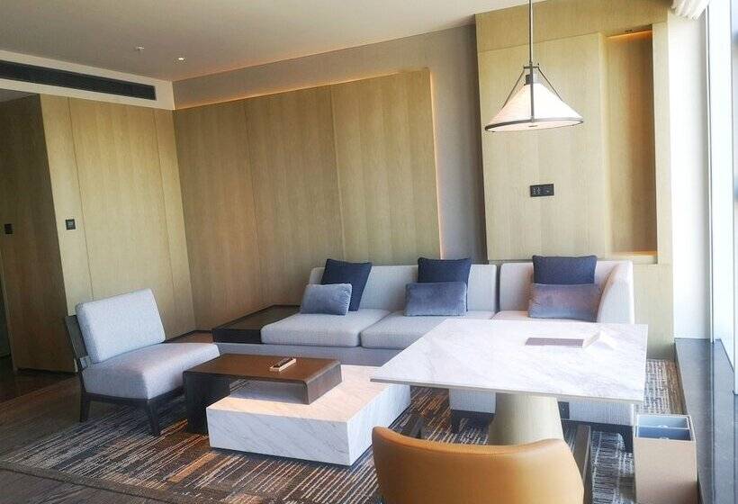 سوییت اجرایی, Courtyard By Marriott Luoyang