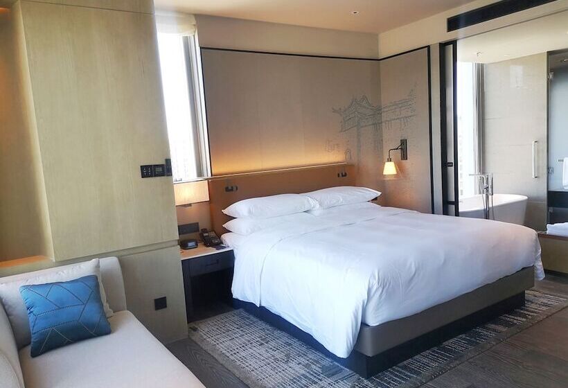 سوییت اجرایی, Courtyard By Marriott Luoyang