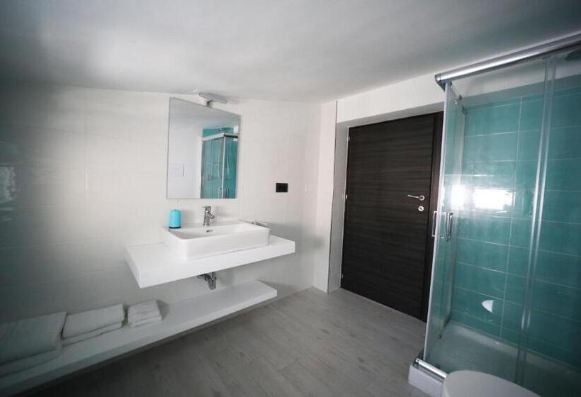 اتاق لوکس با بالکن, Isoladino B&b Sweet Home