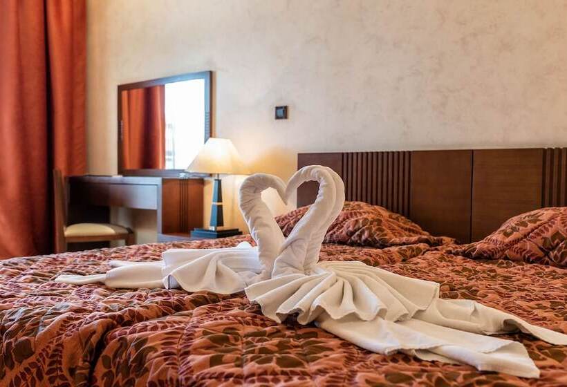 اتاق استاندارد یک نفره, Garden Of Eden Complex