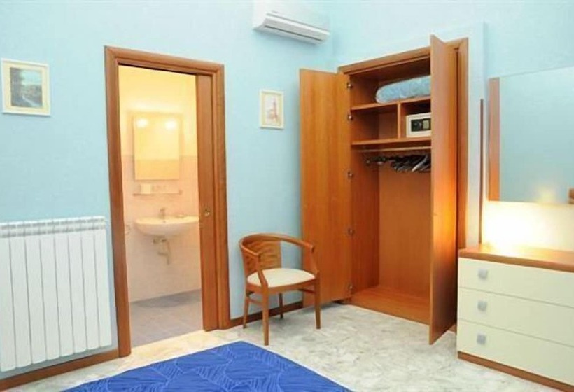 Standard Room with Balcony, Affittacamere Conte Di Cavour