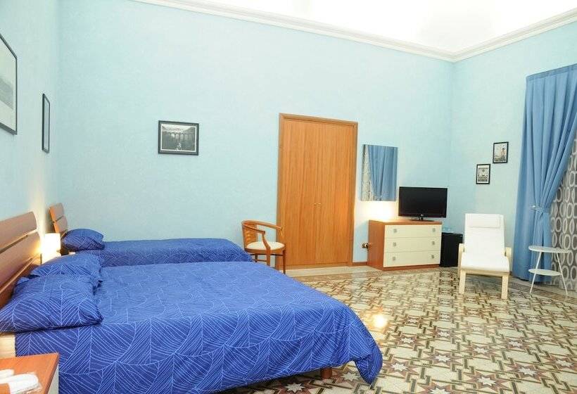 Standard Triple Room with Balcony, Affittacamere Conte Di Cavour