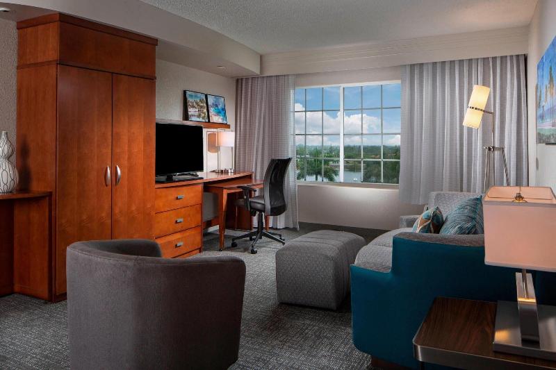 اتاق استاندارد با تخت بزرگ برای معلولان, Courtyard Fort Lauderdale Airport & Cruise Port