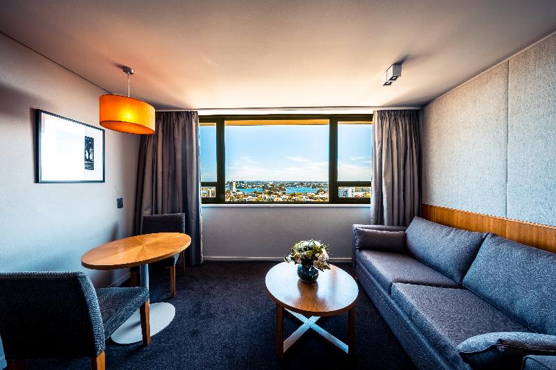 带大床的豪华间, Hilton Garden Inn Riyadh Olaya