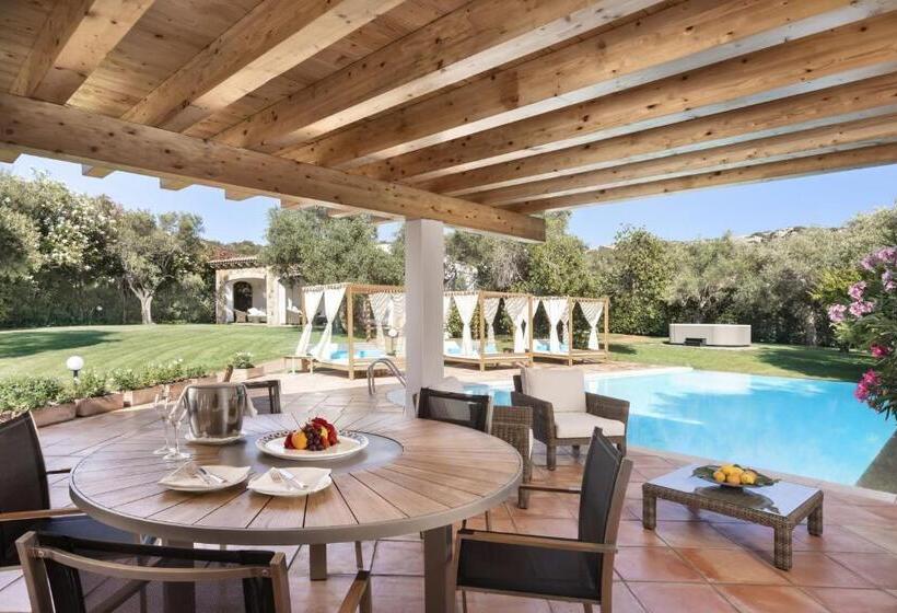 ویلای لوکس 1 خوابه, La Rocca Resort & Spa