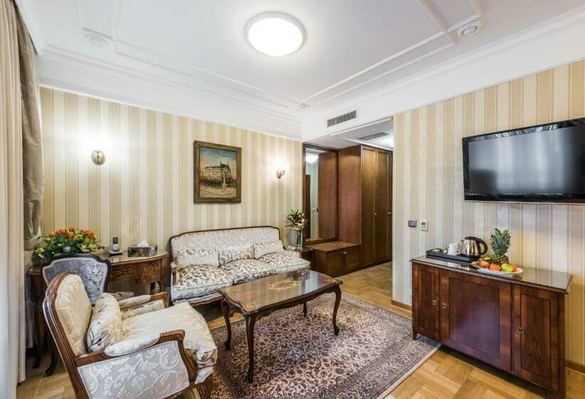 سوییت جونیور, Moskva