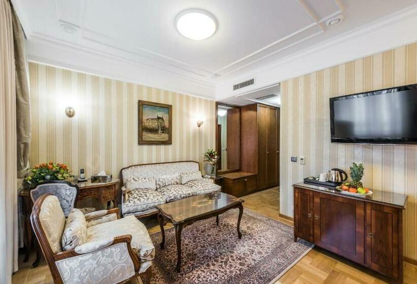 Junior Suite, Moskva