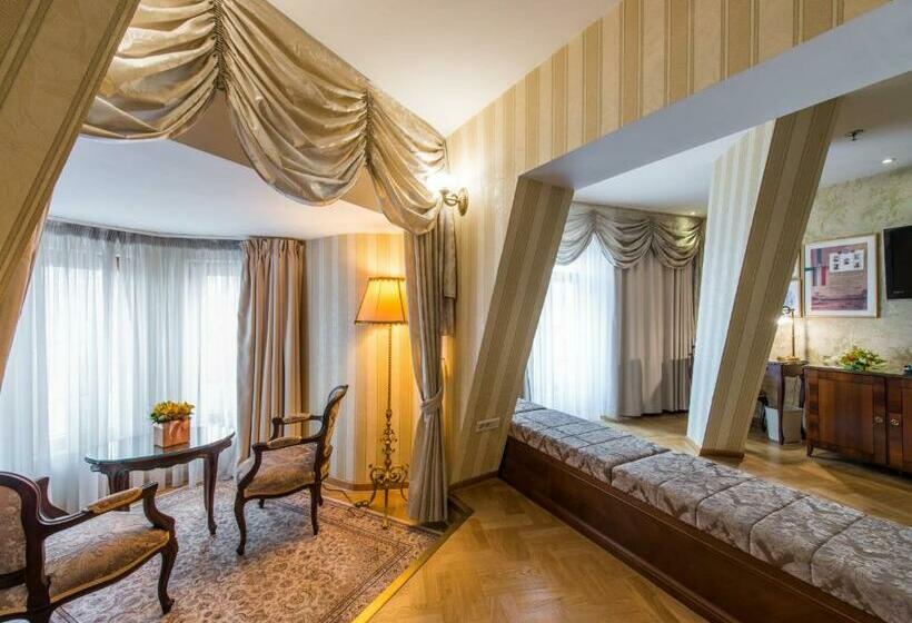 Junior Suite, Moskva