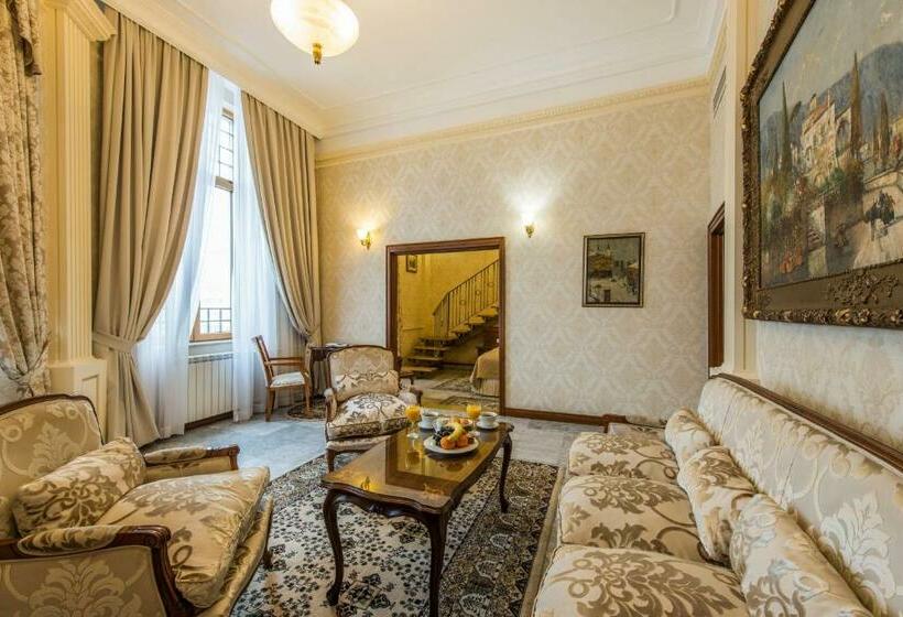 Suite Real, Moskva