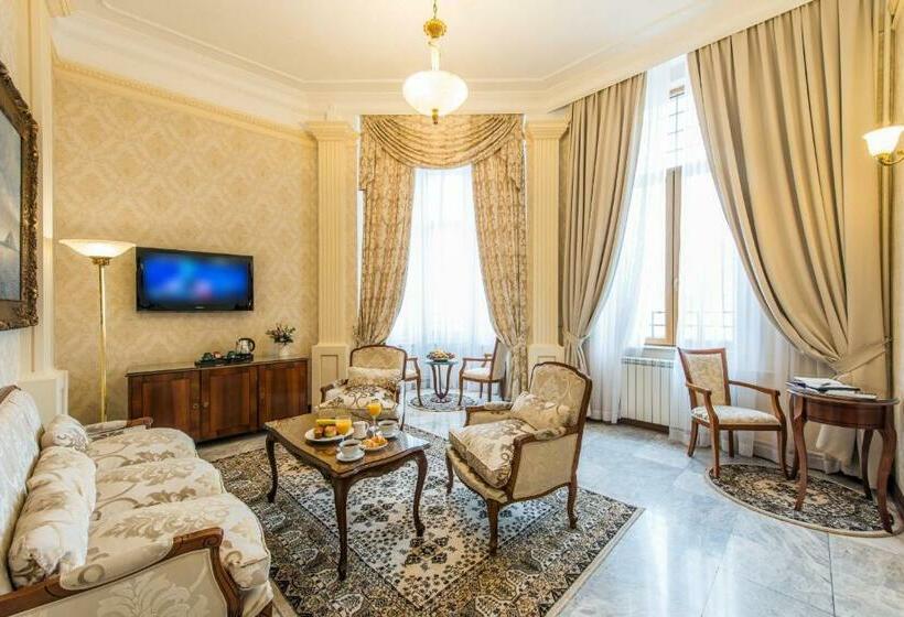 سوئیت رویال, Moskva