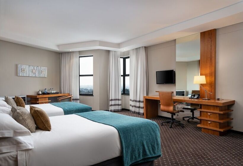 اتاق خانوادگی, Premier Hotel O.r. Tambo
