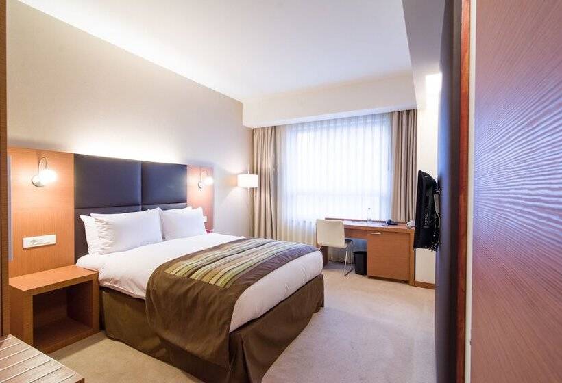 Habitación Deluxe Adaptada para personas con movilidad reducida, Ramada By Wyndham Oradea