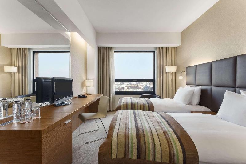 اتاق لوکس, Ramada By Wyndham Oradea