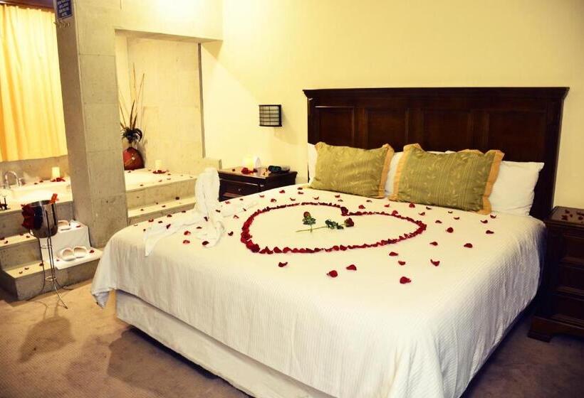 سوئیت مستر, San Carlos Tequisquiapan