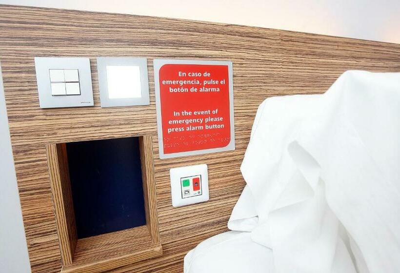 Chambre Standard Adaptée aux Personnes à Mobilité Réduite, Travelodge Valencia Aeropuerto