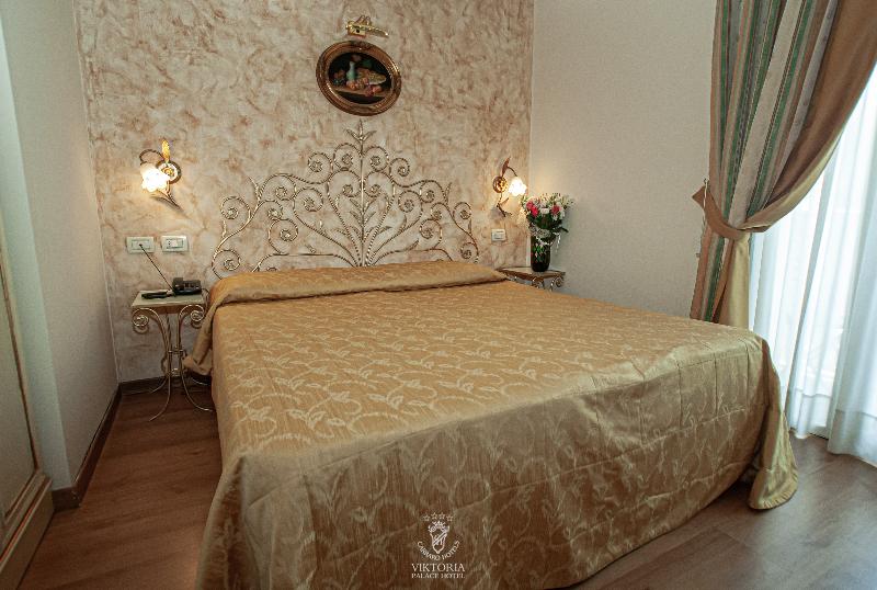 اتاق استاندارد با چشم‌انداز دریاچه, Viktoria Palace