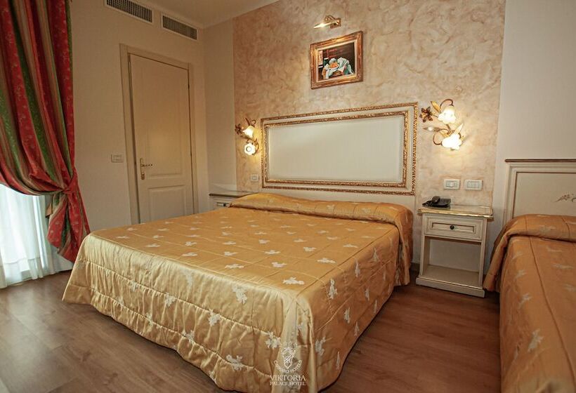 اتاق استاندارد سه نفره, Viktoria Palace