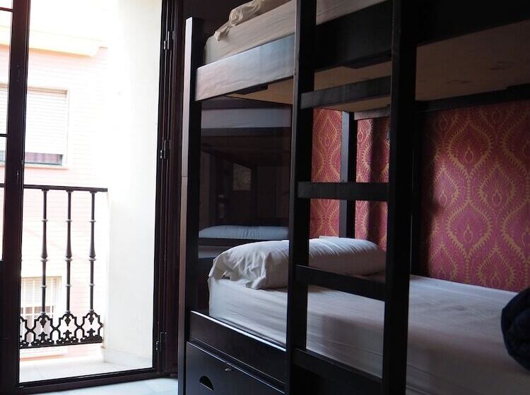 سرير فى غرفة مشتركه, Oasis Backpackers  Hostel Palace Sevilla