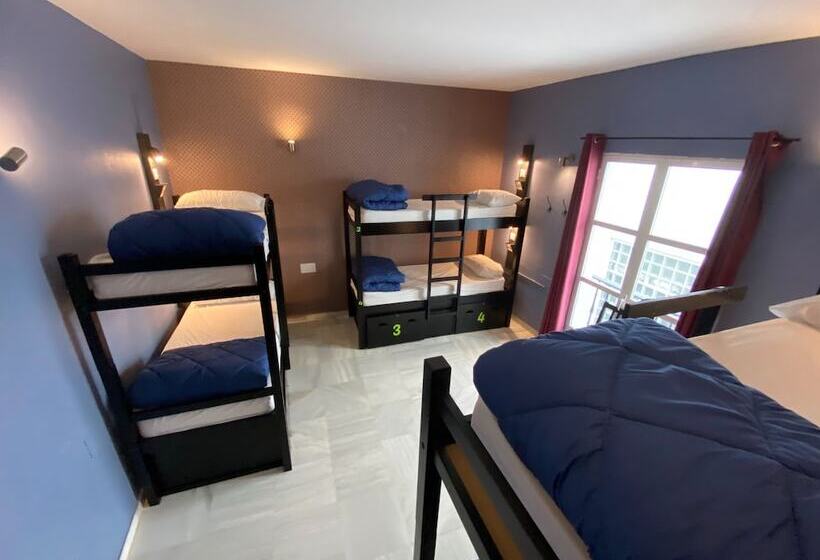 سرير فى غرفة مشتركه, Oasis Backpackers  Hostel Palace Sevilla