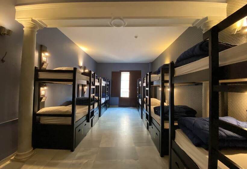 سرير فى غرفة مشتركه, Oasis Backpackers  Hostel Palace Sevilla