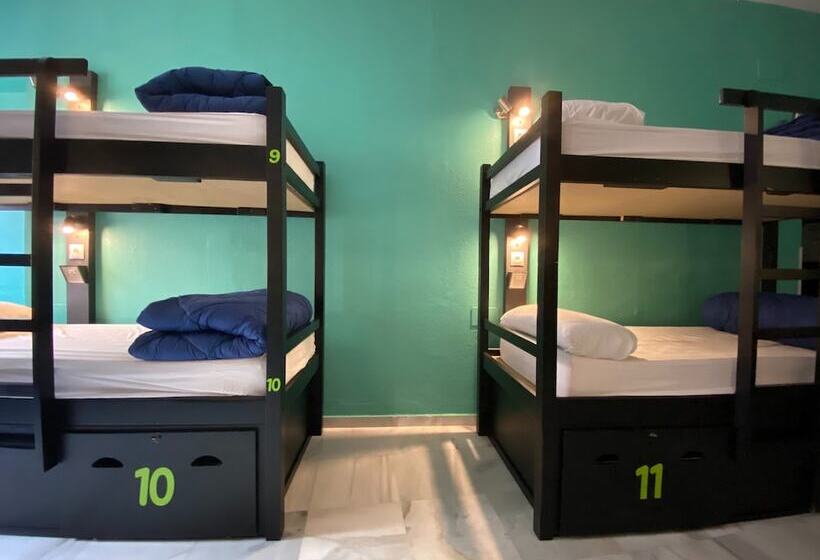 سرير فى غرفة مشتركه, Oasis Backpackers  Hostel Palace Sevilla