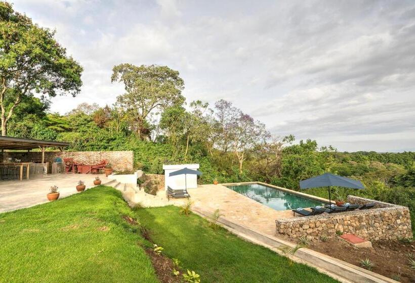 سوییت خانوادگی, Arusha Villa Karamu Coffee Estate