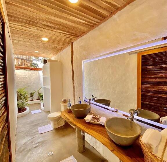 سوییت با استخر, Rch Luxury  & Pool