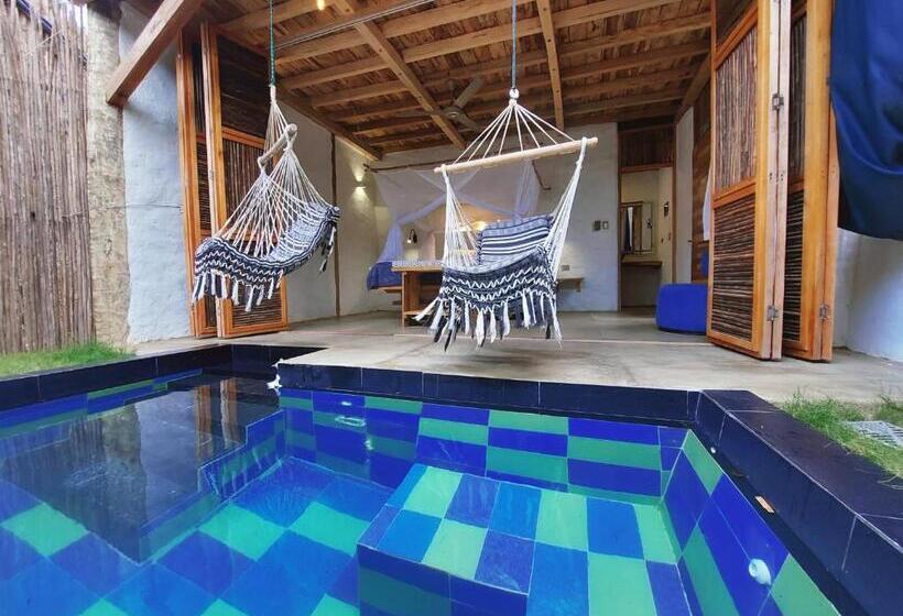 سوییت با استخر, Rch Luxury  & Pool