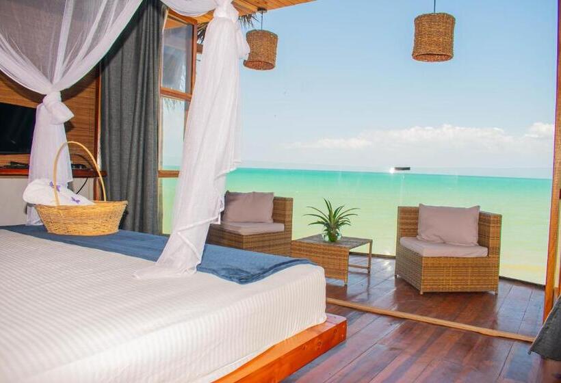 سوییت جونیور با چشم‌انداز دریا, Rch Luxury  & Pool