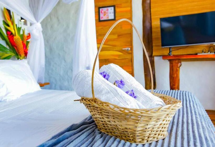 سوییت جونیور با چشم‌انداز دریا, Rch Luxury  & Pool