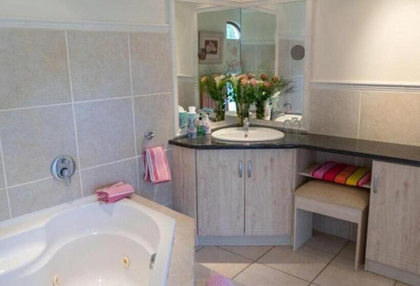 اتاق استاندارد با چشم‌انداز باغ, Bollinger Guest House