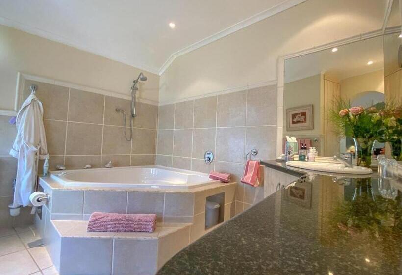 اتاق استاندارد با چشم‌انداز باغ, Bollinger Guest House