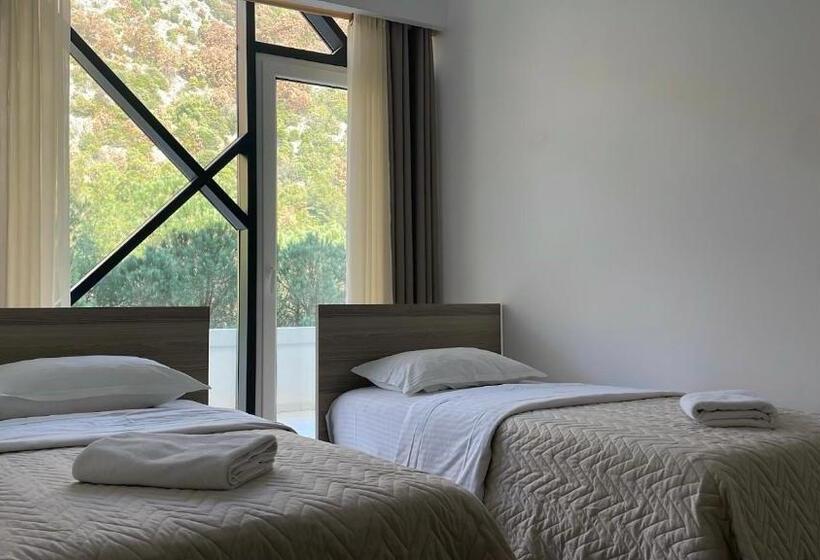 سوییت با چشم‌انداز کوه, Prince Adriatic Resort