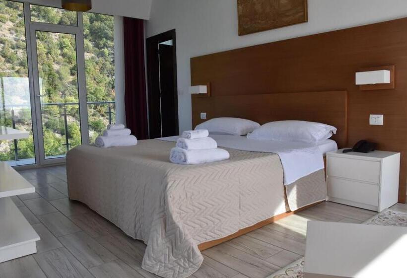 سوئیت با بالکن, Prince Adriatic Resort