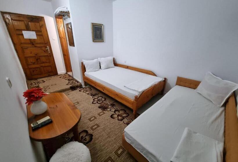 اتاق ساده سه‌ نفره, Motel Thessaloniki