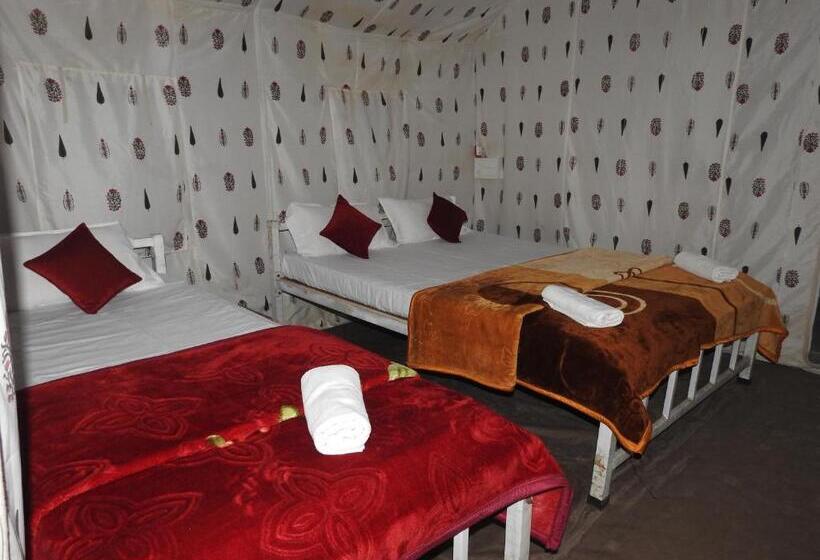 اتاق استاندارد سه تخته با بالکن, Kaziranga Eco Camp