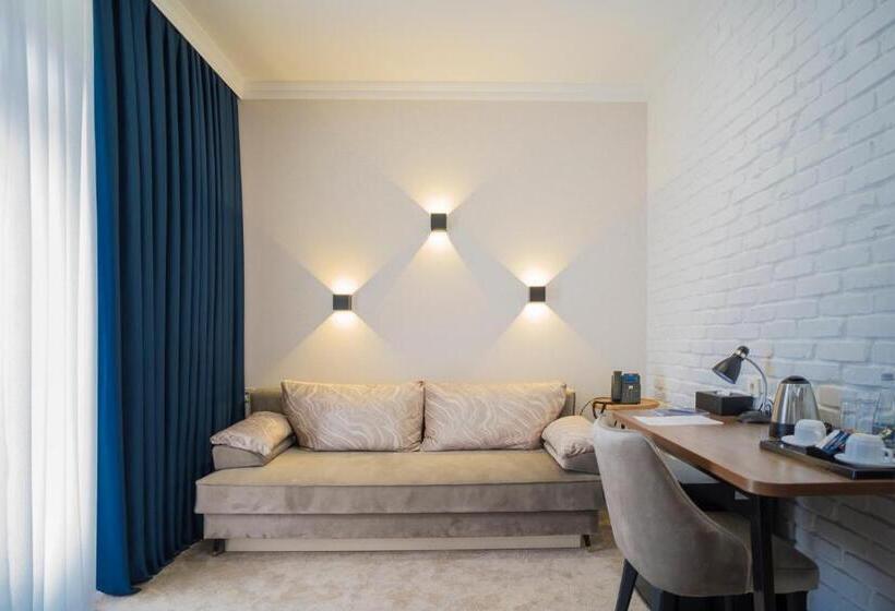 اتاق لوکس, Oscar Boutique