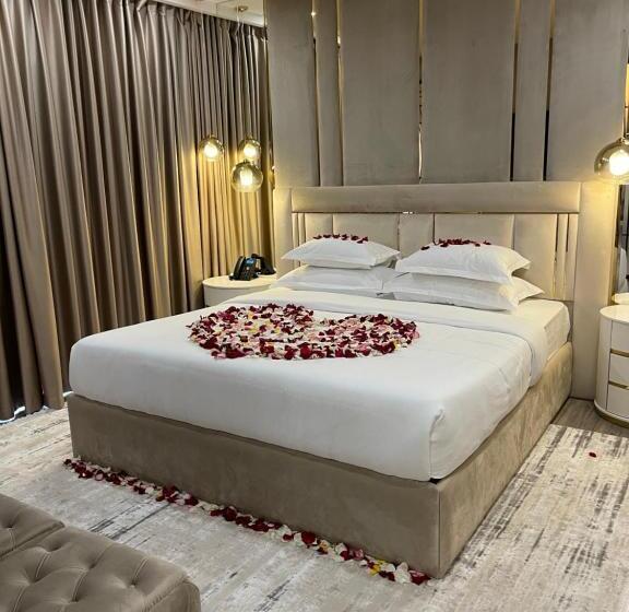 سوئیت با وان آب گرم, Oscar Boutique