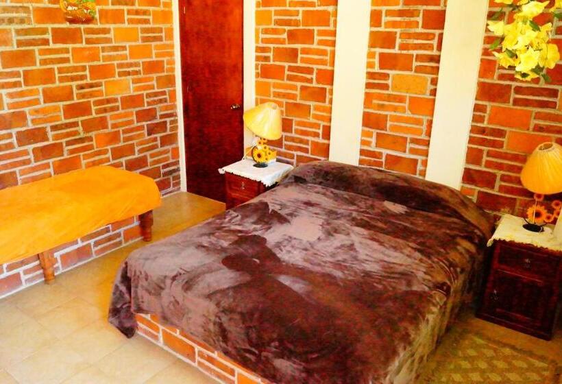 اتاق لوکس با چشم‌انداز باغ, Casa De La Luna